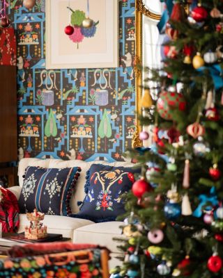 Vianoce a netradičná výzdoba? Aj takto môže vyzerať výrazný interiér s tapetami od Mindthegap.